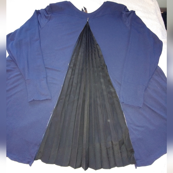 EUC Plus Size Melissa McCarthy Seven7 Blue Mixed Media Pleated Back Top – Size 2 - Picture 7 of 9